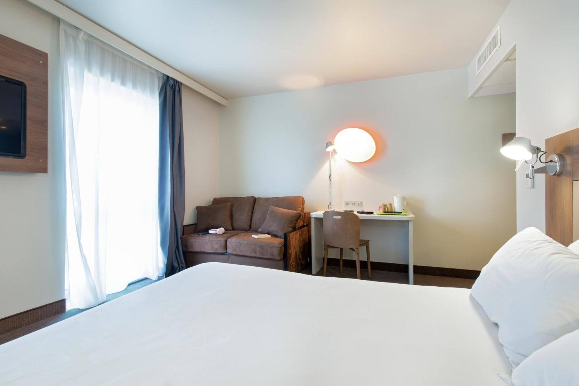 Hotel Campanile Clermont Ferrand Centre Esterno foto