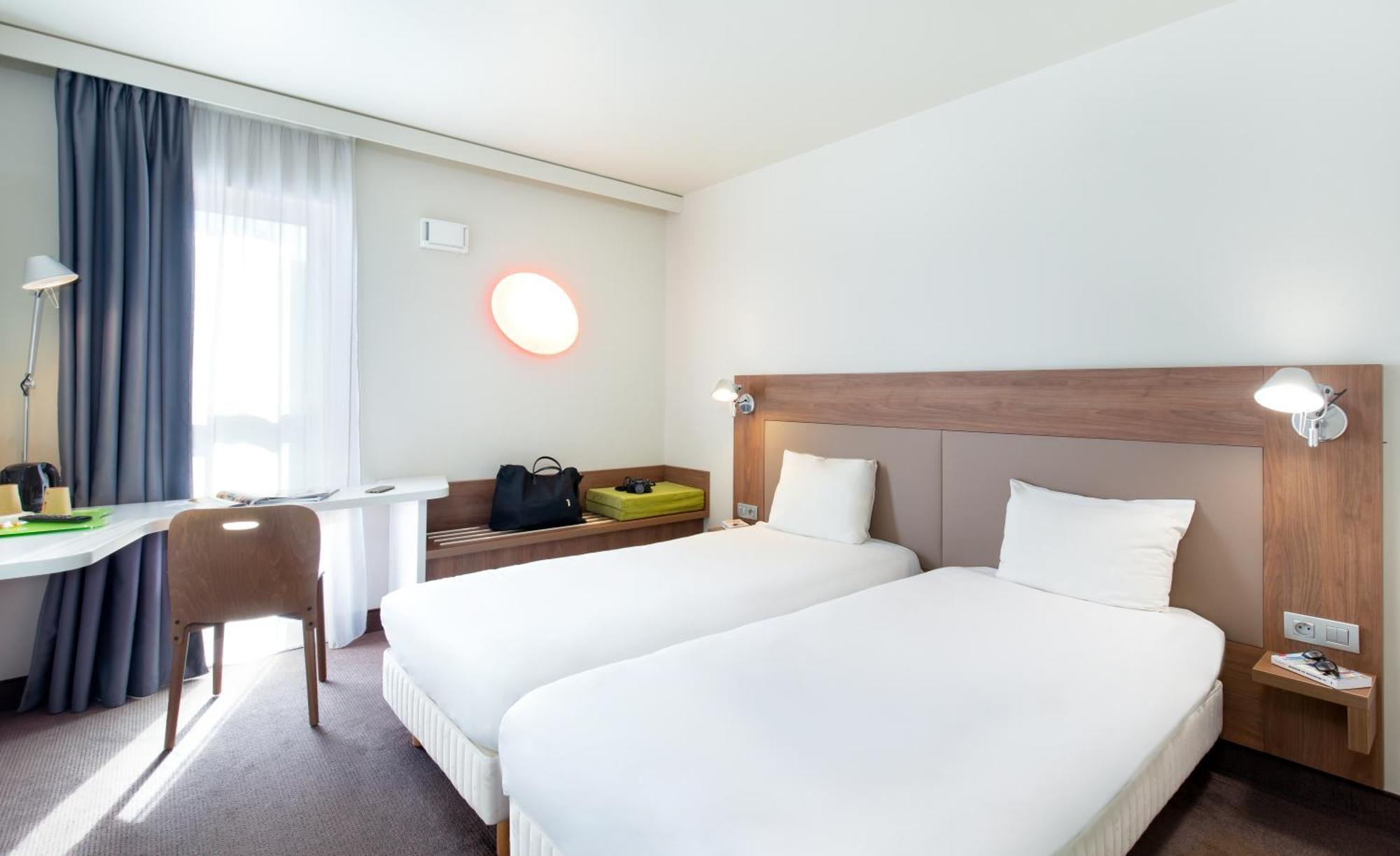 Hotel Campanile Clermont Ferrand Centre Esterno foto