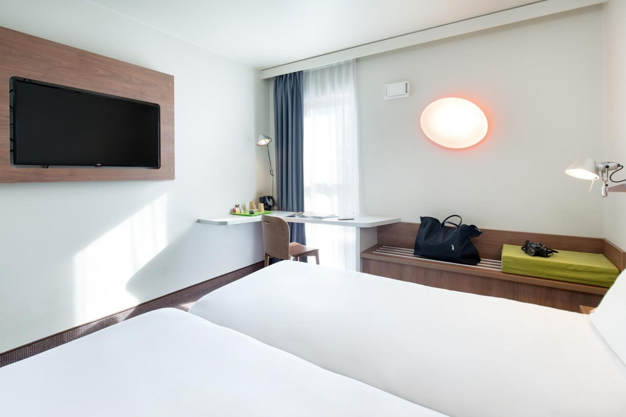 Hotel Campanile Clermont Ferrand Centre Esterno foto